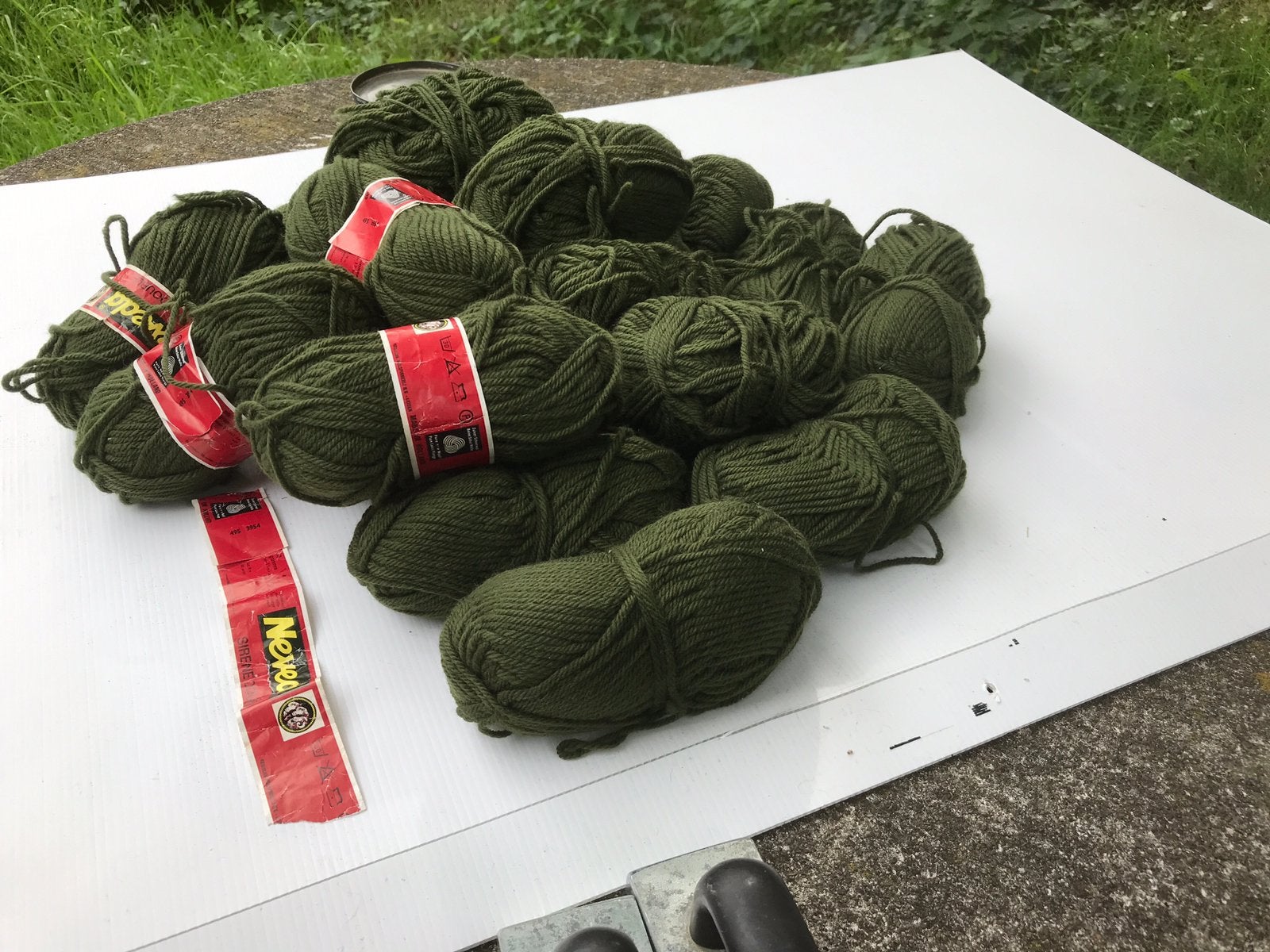 18,5 bol Neveda , 50 gram per bol pure nieuwe wol, Hobby en Vrije tijd, Ophalen of Verzenden, Nieuw, Breien of Haken, Wol of Garen