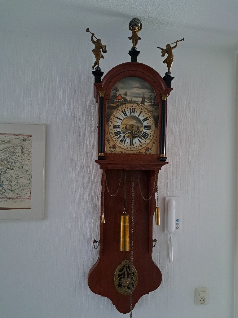 Friese staartklok, Ophalen