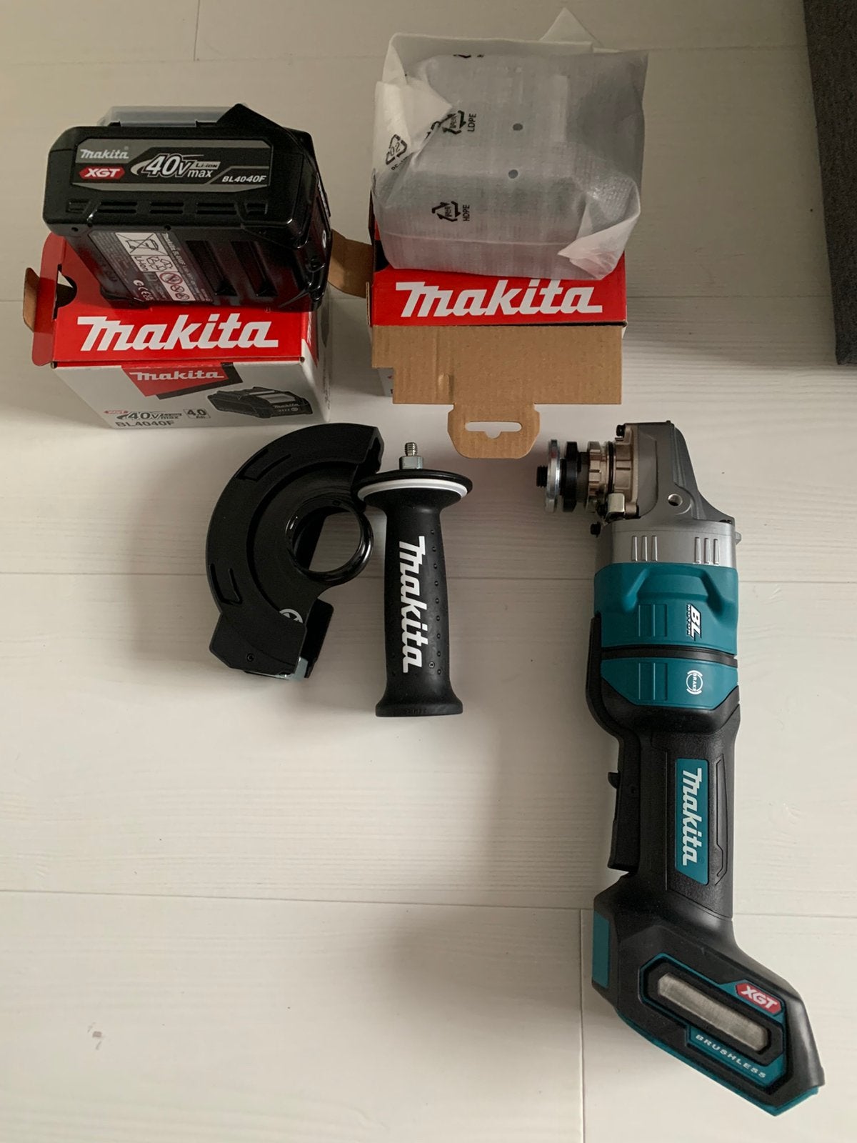 Makita 40V!!! GA050G + 2x originele accu | Nieuw /ongebruikt