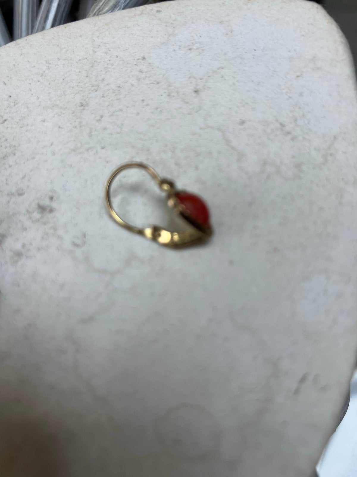 Gouden oorbel met rode koraal, Ophalen, Met edelsteen, Goud, Hangers