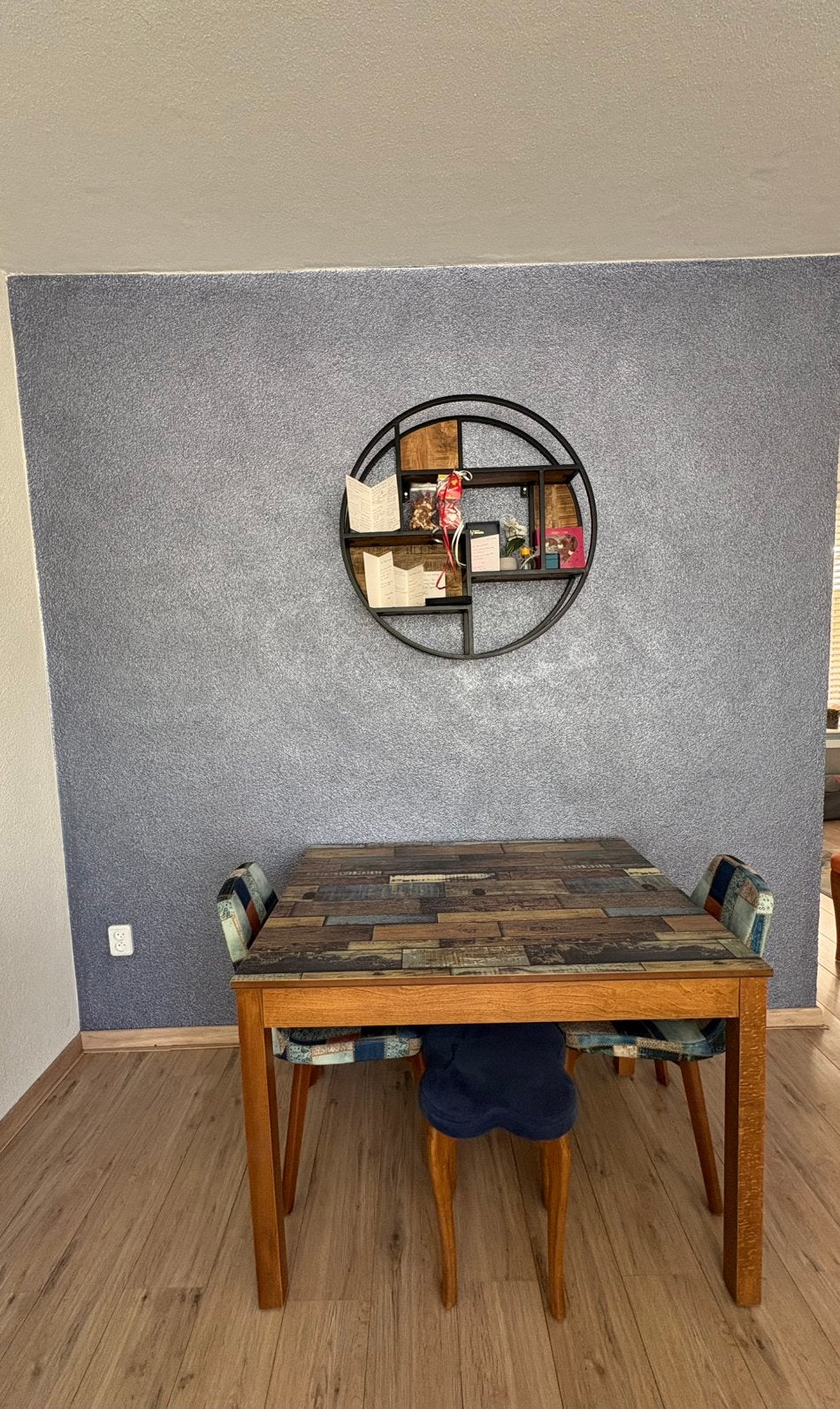 Inklapbare eettafel met opbergruimte , 2 stoelen + 2 krukjes, Huis en Inrichting, Tafels | Eettafels, Ophalen, Zo goed als nieuw