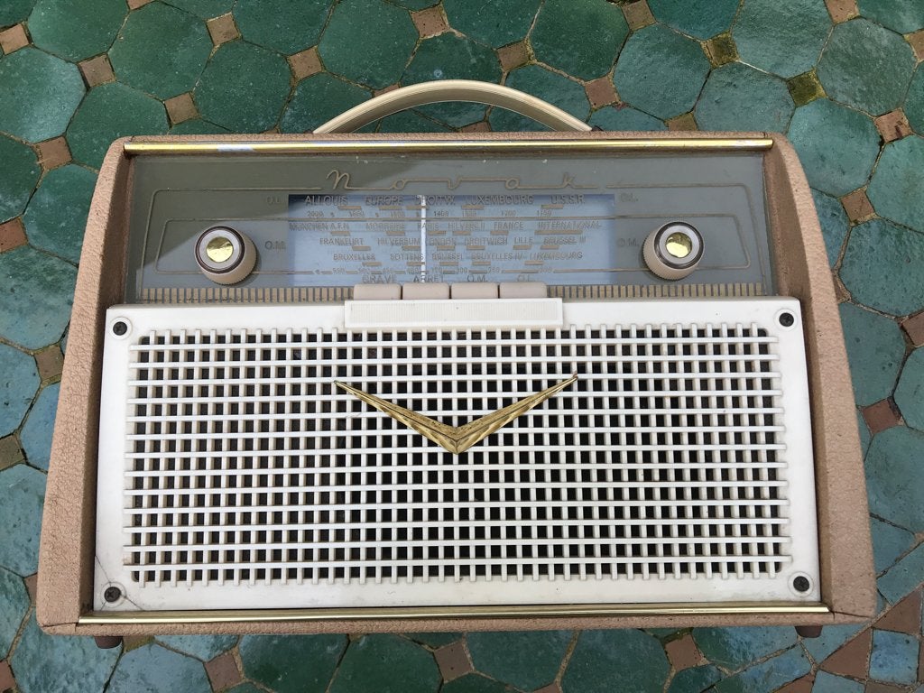 oude draagbare radio van Novak., Ophalen of Verzenden