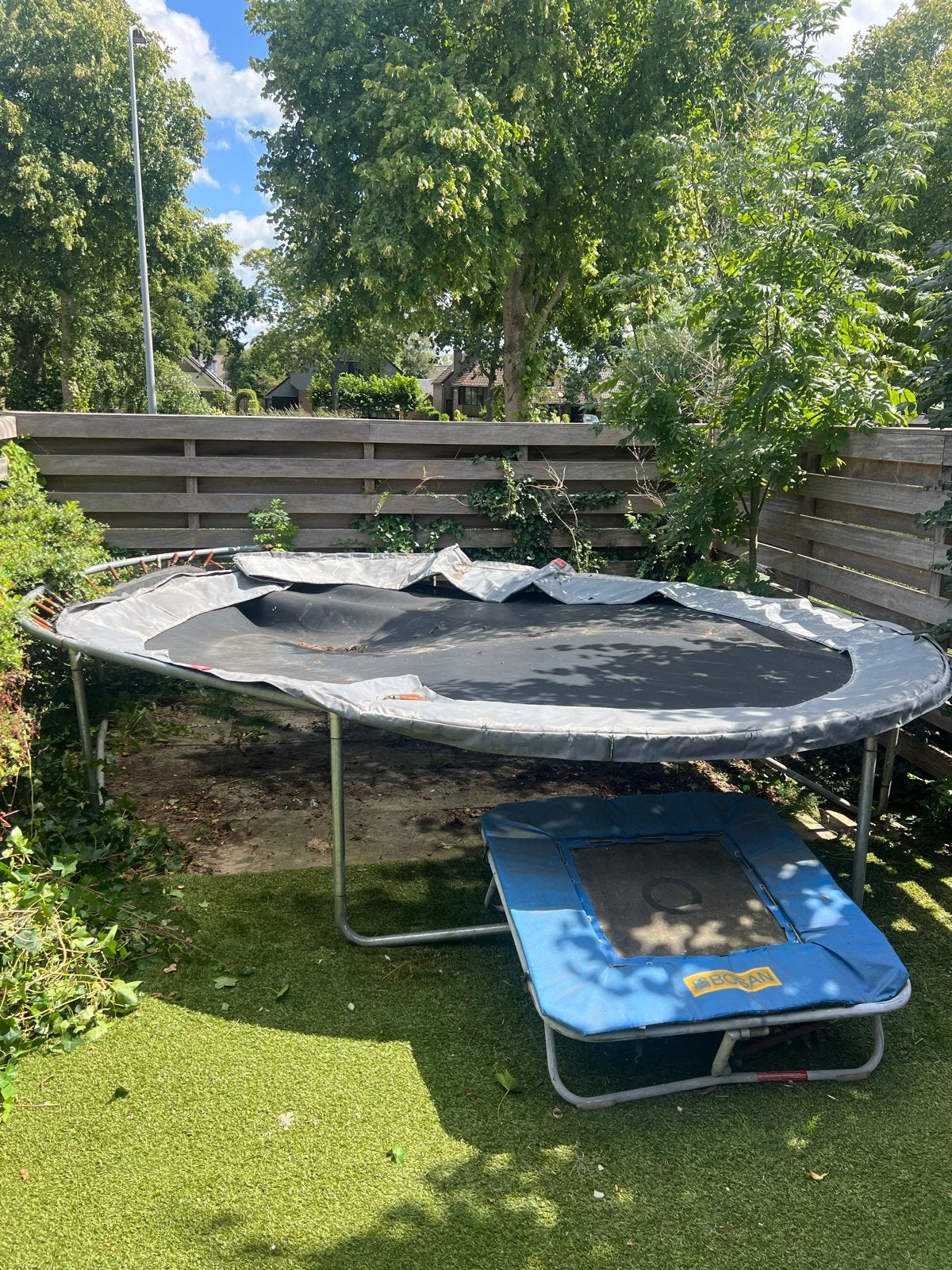 Grote, ovale trampoline - gratis op te halen, Kinderen en Baby's, Speelgoed | Buiten | Trampolines, Ophalen, Gebruikt