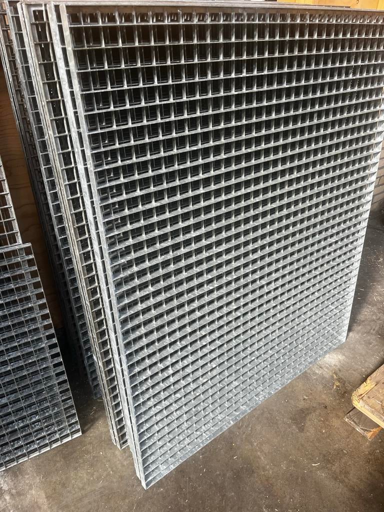 Gegalvaniseerde Looproosters 120x120 cm, 3 cm dik, Doe-het-zelf en Verbouw, Metalen, Ophalen of Verzenden, Zo goed als nieuw