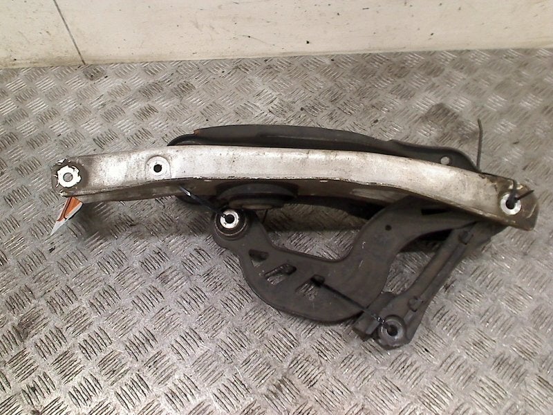 Draagarm Rechts Achter SET Mercedes-Benz CLA (117.3) 2013, Gebruikt, Mercedes-Benz AG, Mercedes-Benz, Mercedesstraße 120, Stuttgart 70372, , Duitsland