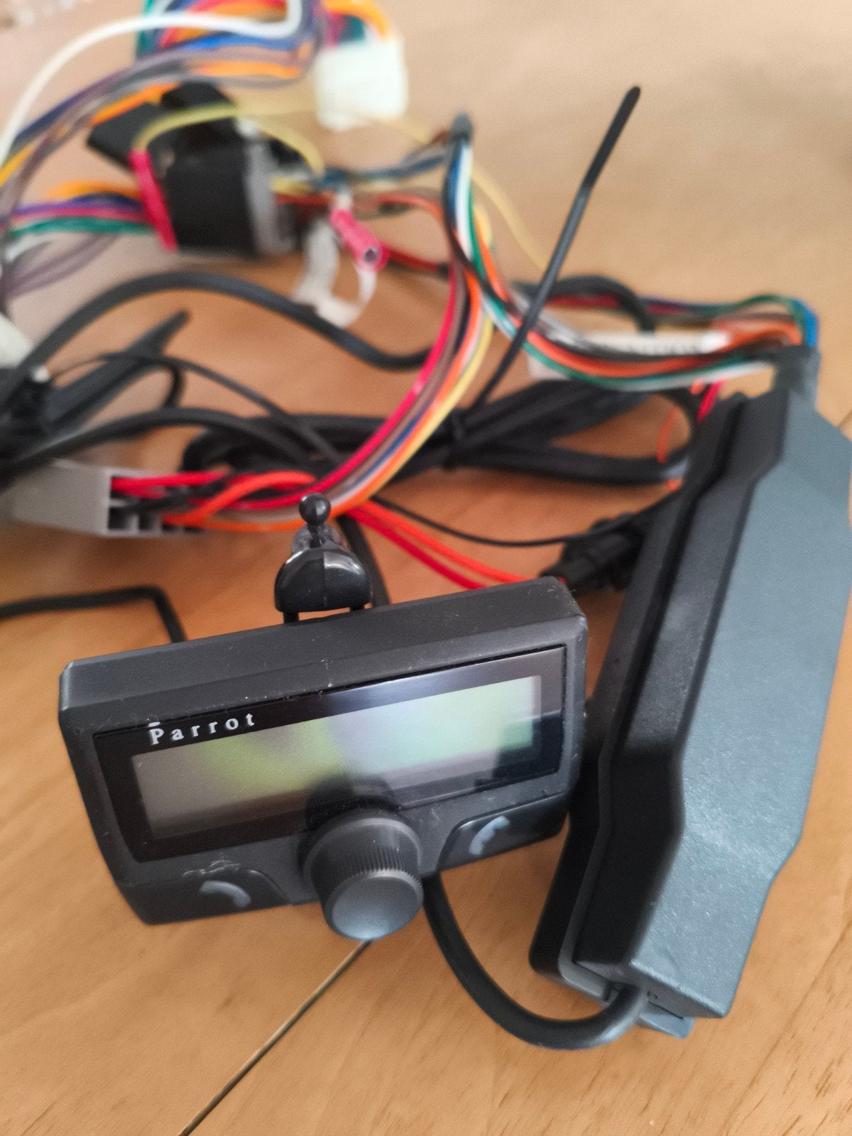 Parrot CK3100N Bluetooth Carkit met Display, Auto diversen, Ophalen of Verzenden, Gebruikt