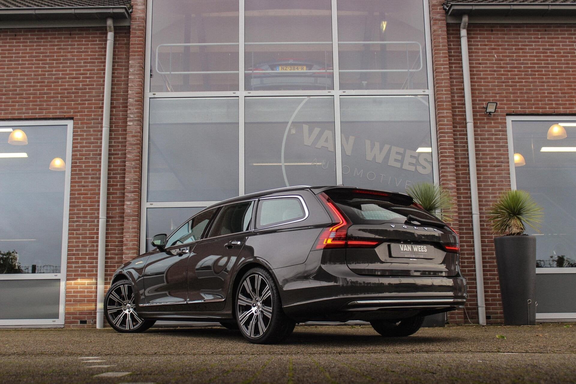 Volvo V90 2.0 B4 Business Pro Inscription| BTW auto | 1e eig, Dealer onderhouden, Stof, Euro 6, 4 cilinders