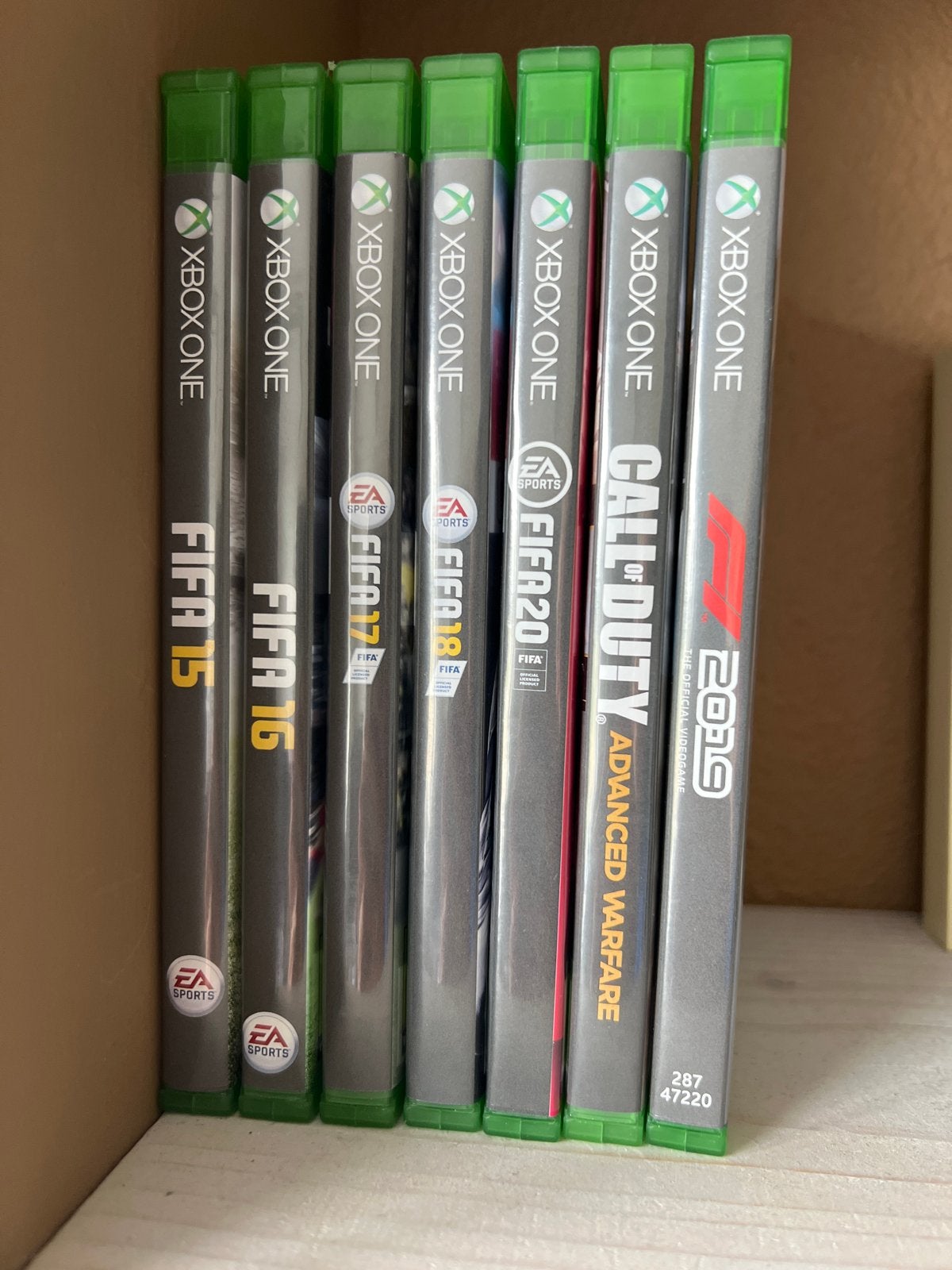 Xbox One Games: FIFA 15-20, Call of Duty, F1 2019, Ophalen, Gebruikt, 2 spelers, Eén computer