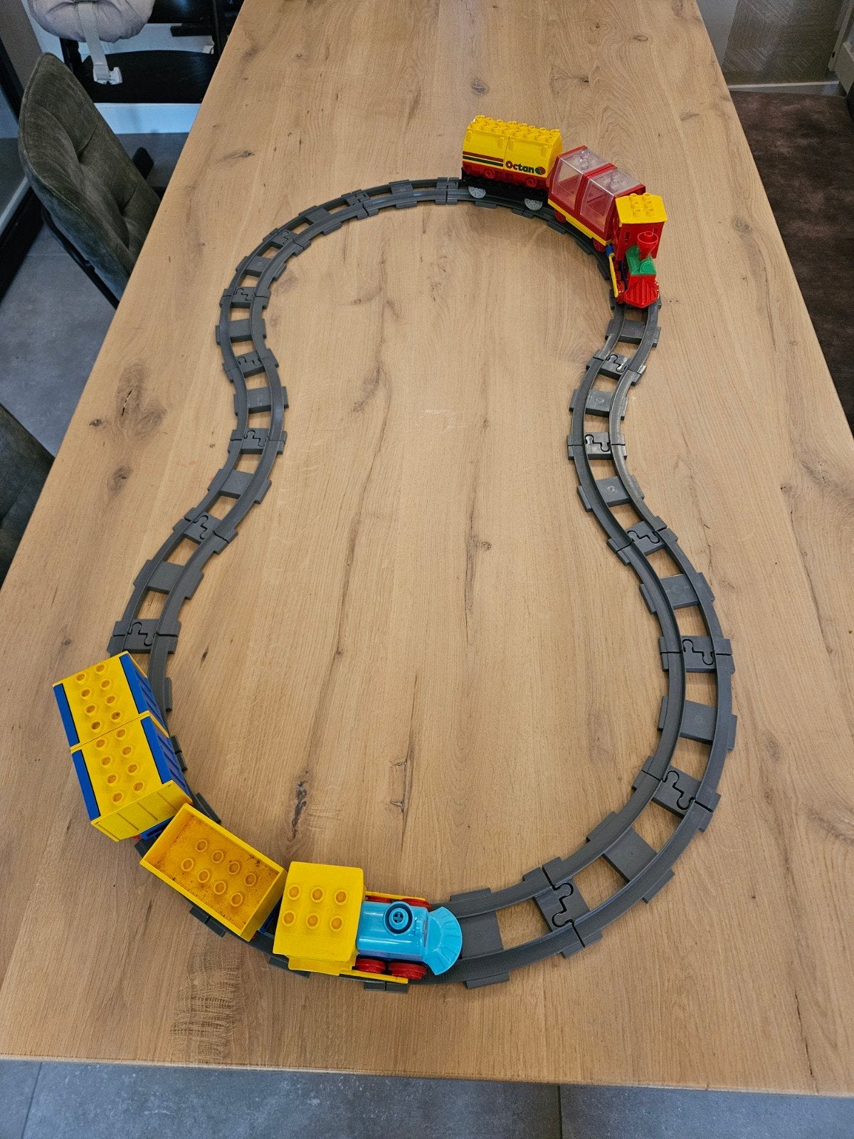 Duplo 2 duwtreinen met ronde rails, Ophalen of Verzenden, Duplo