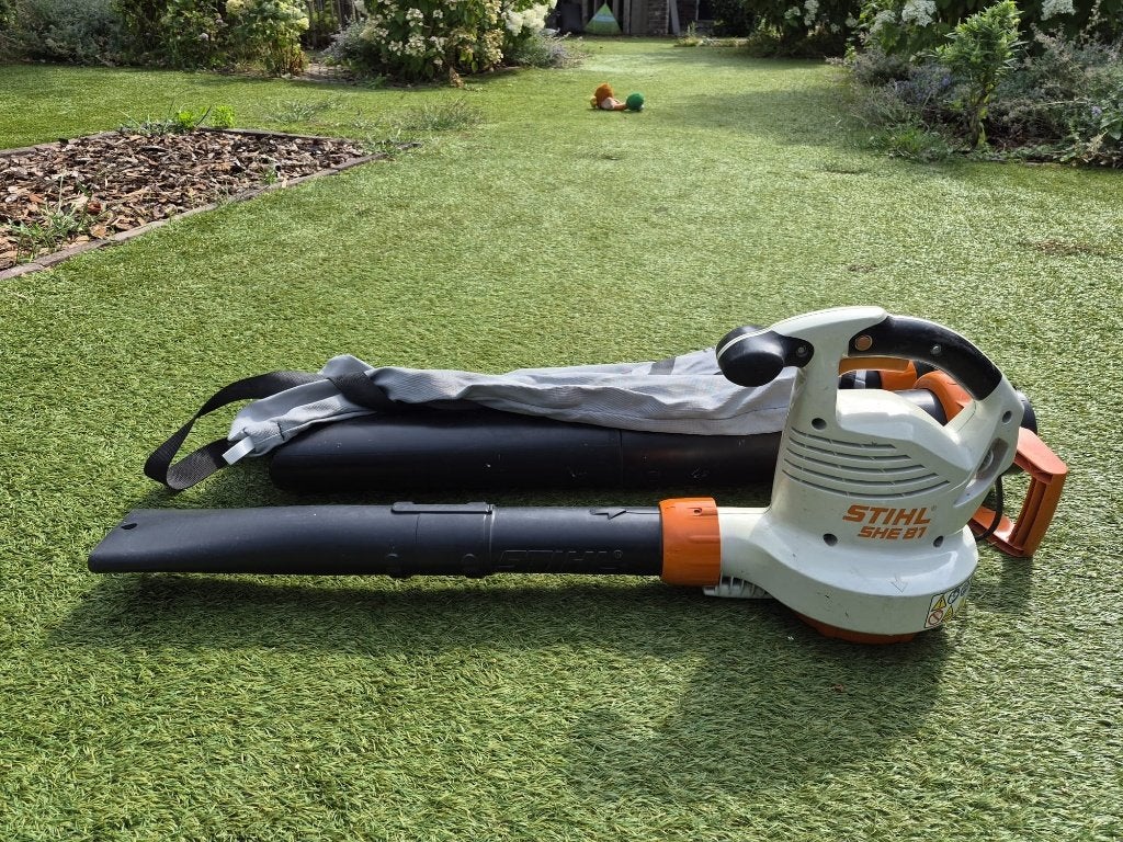Stihl SHE 81 Bladblazer/Bladzuiger met boekje, Tuin en Terras, Bladblazers, Ophalen, Stihl, Gebruikt, Met opvangzak