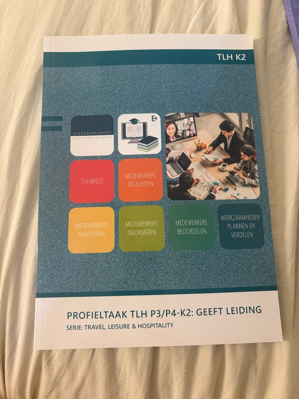 Profieltaak TLH P3/P4-K2: Geeft leiding - Travel, Leisure &, Ophalen of Verzenden, Zo goed als nieuw, MBO