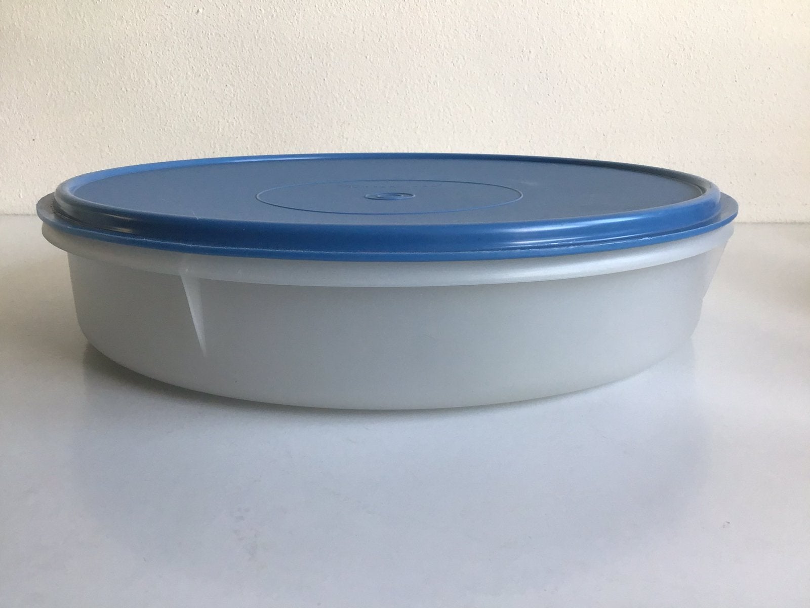 Tupperware diepvriesdoos vlaaidoos taartdoos pizzadoos rond, Bewaardoos, Blauw, Ophalen of Verzenden, Zo goed als nieuw