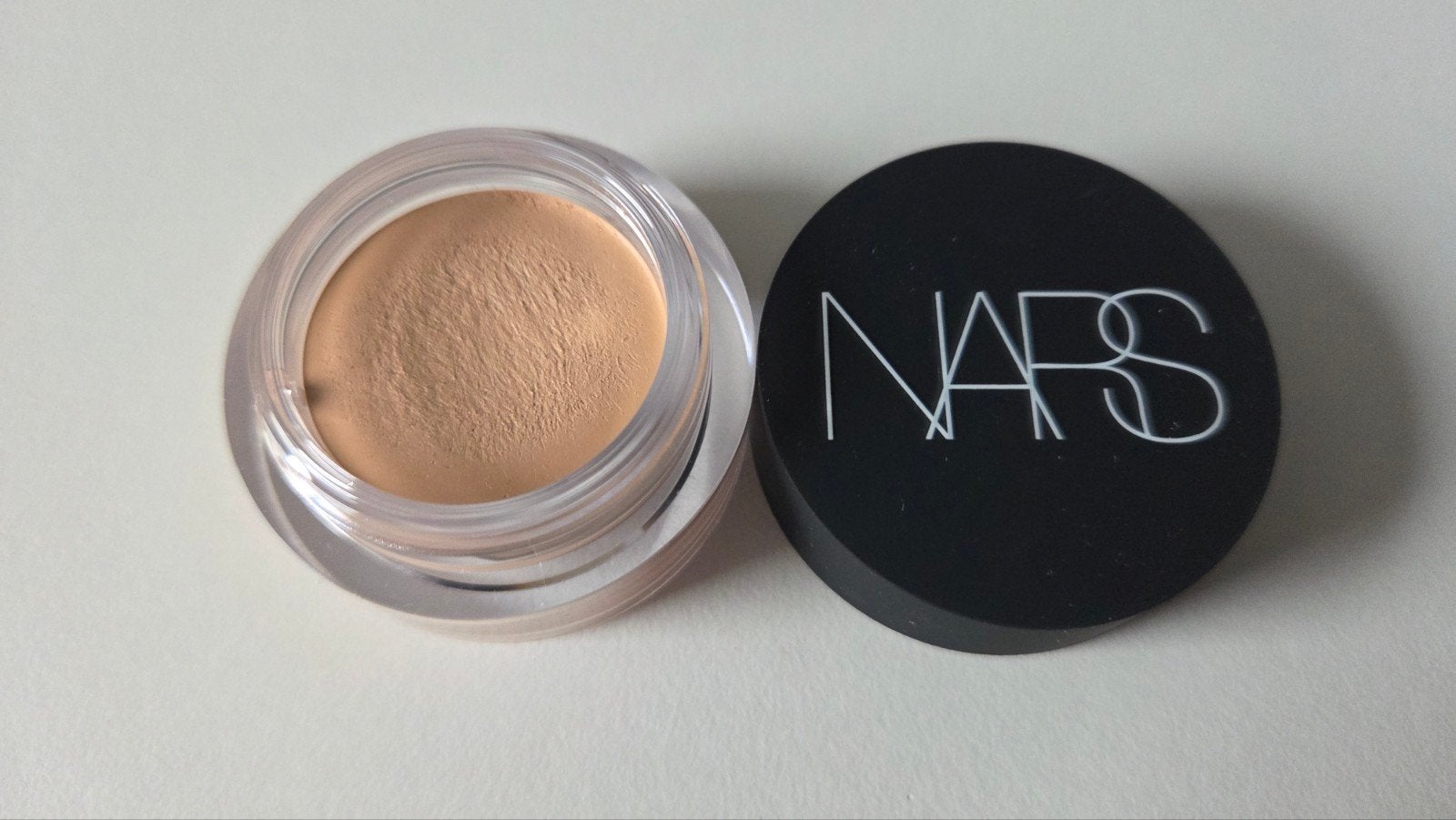NARS concealer light 2.2 Nougatine, Gehele gezicht, Beige, Ophalen of Verzenden, Zo goed als nieuw