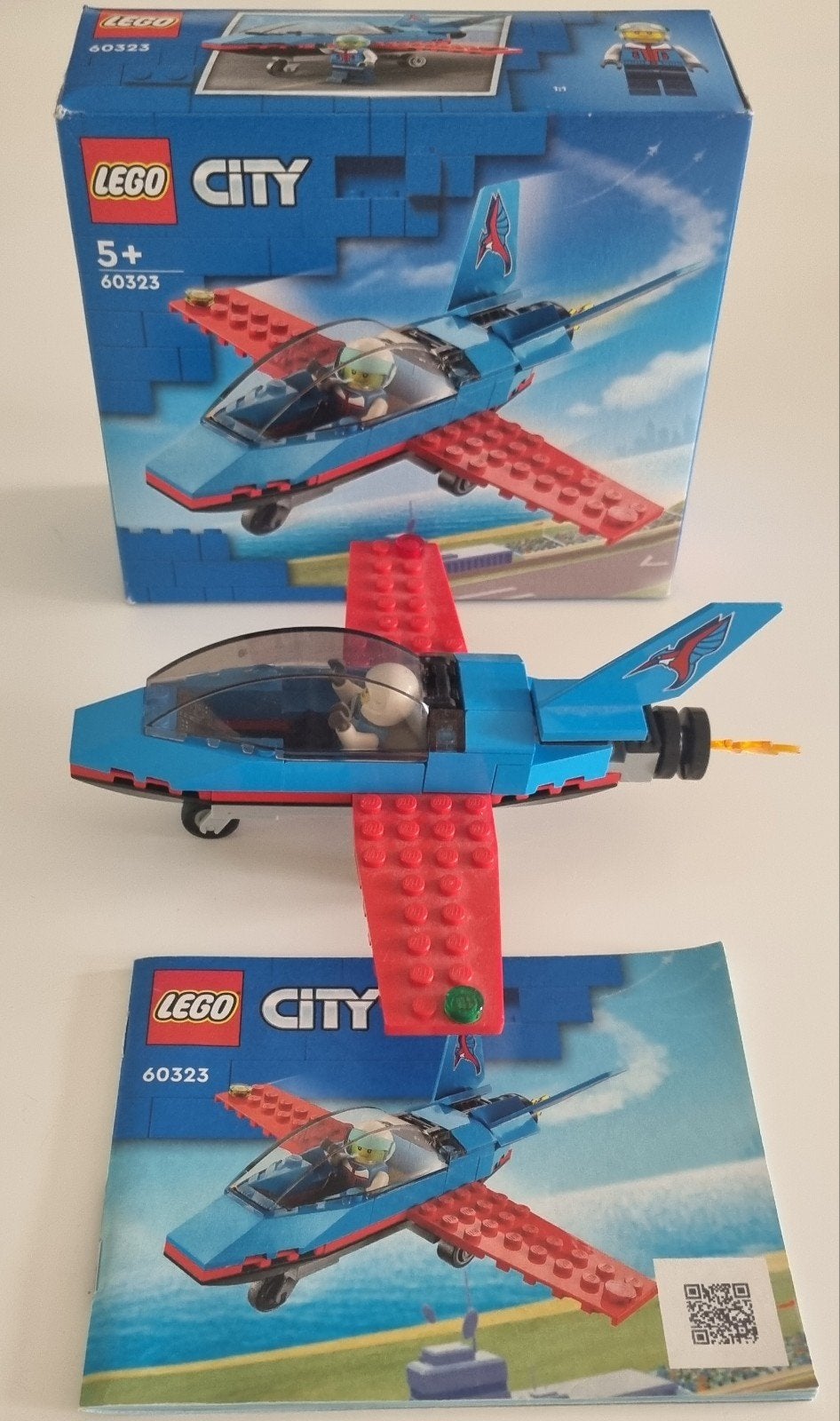 LEGO City Stuntvliegtuig 60323 met doos en instructies, Ophalen of Verzenden, Zo goed als nieuw