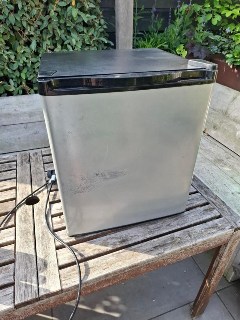Compact campingkoelkastje - Werkt perfect!, Minder dan 75 liter, Ophalen, Zonder vriesvak, Minder dan 85 cm