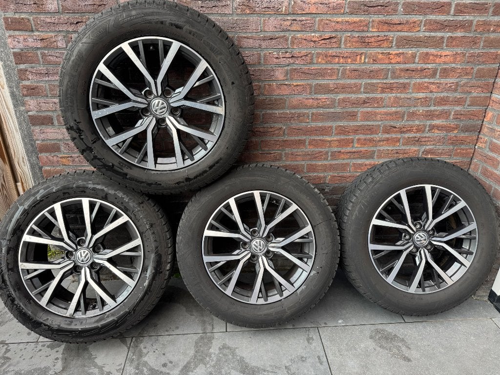 Originele Volkswagen velgen 17 inch inclusief banden, Banden en Velgen, 17 inch, All Season, Ophalen