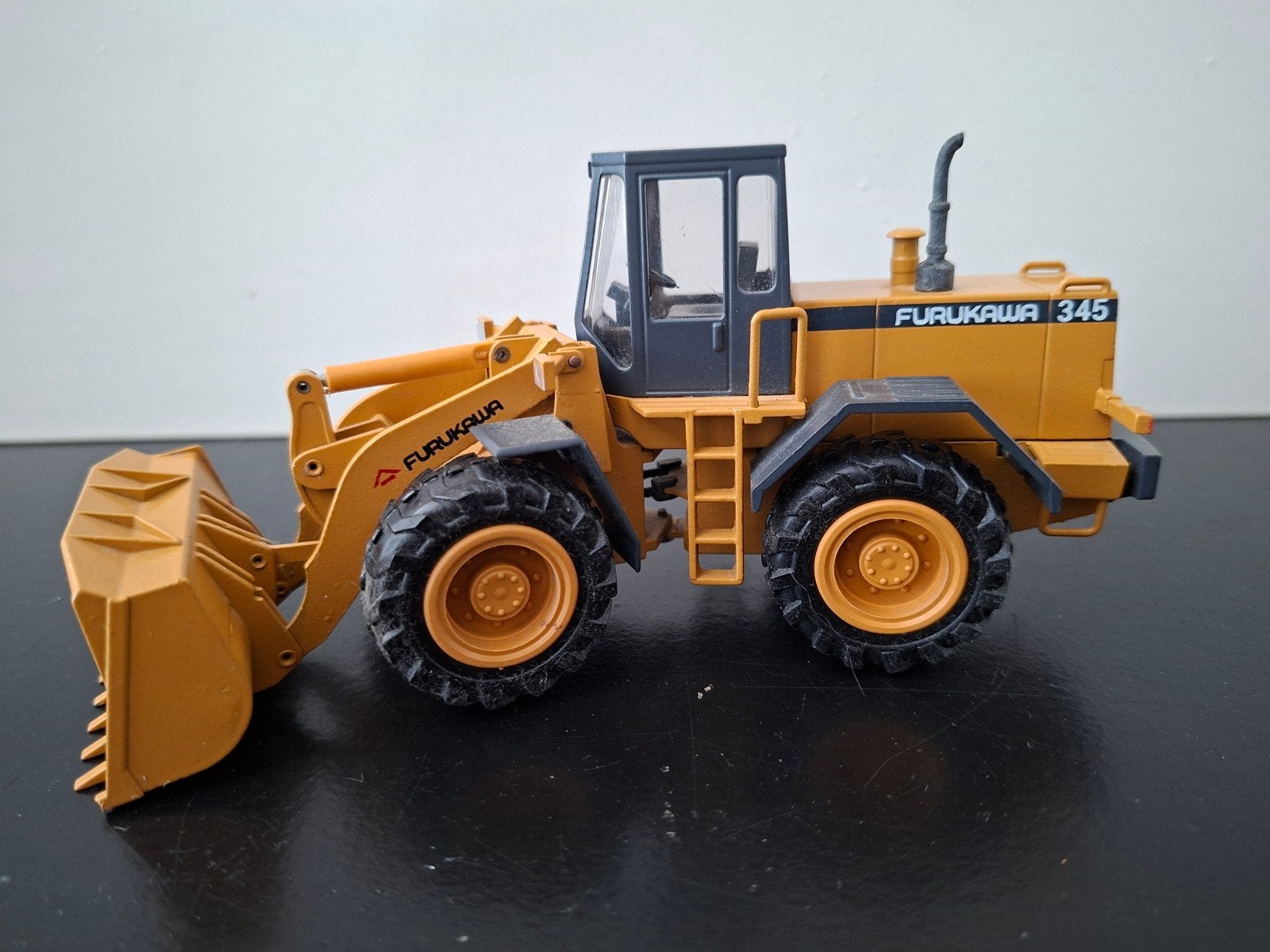 shovel furukawa 1:50, Hobby en Vrije tijd, Ophalen of Verzenden, Hijskraan, Tractor of Landbouw, Conrad