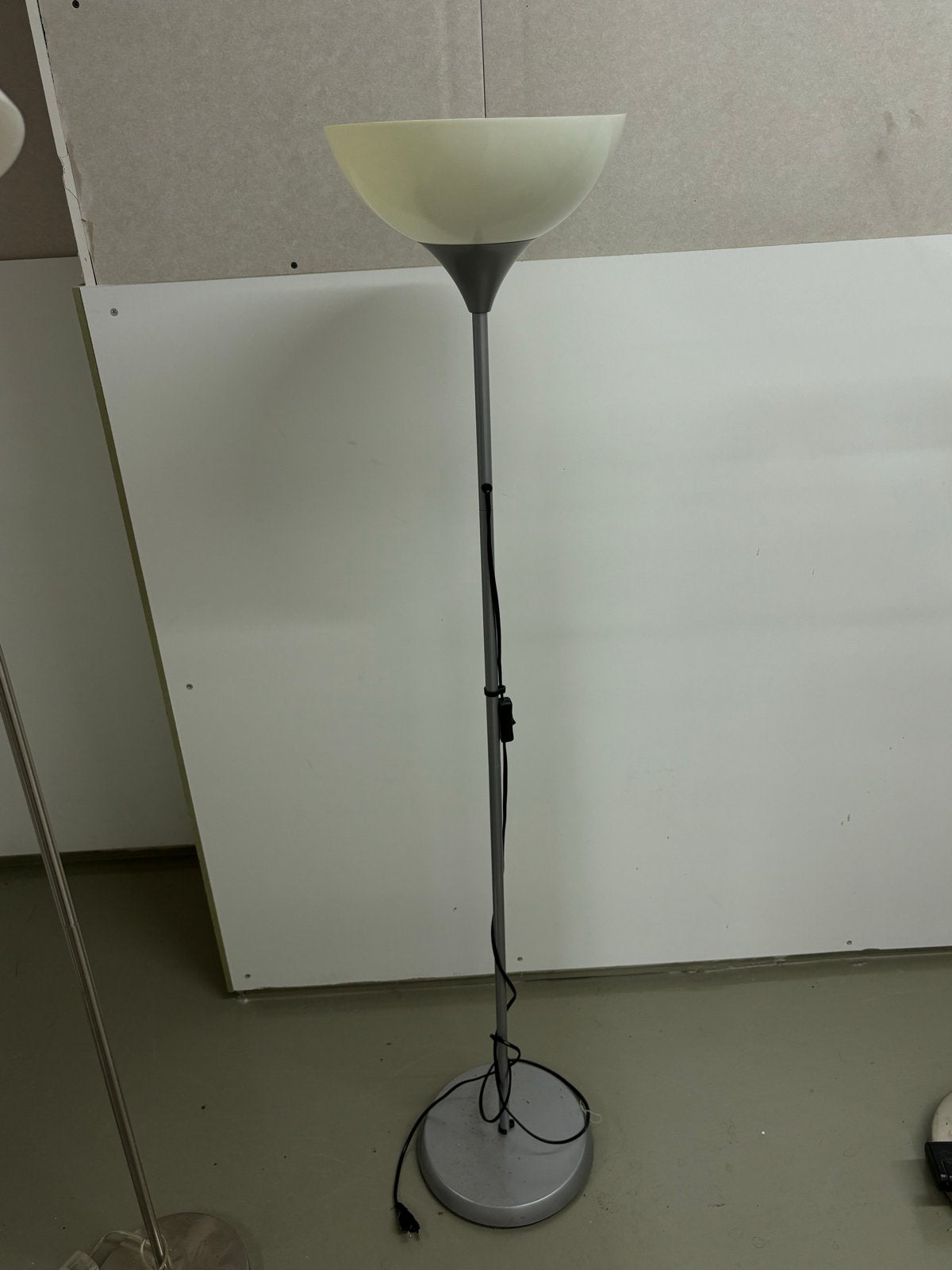Moderne uplighter staande lamp - Schijnt naar boven, Ophalen, Gebruikt, Metaal, 150 tot 200 cm
