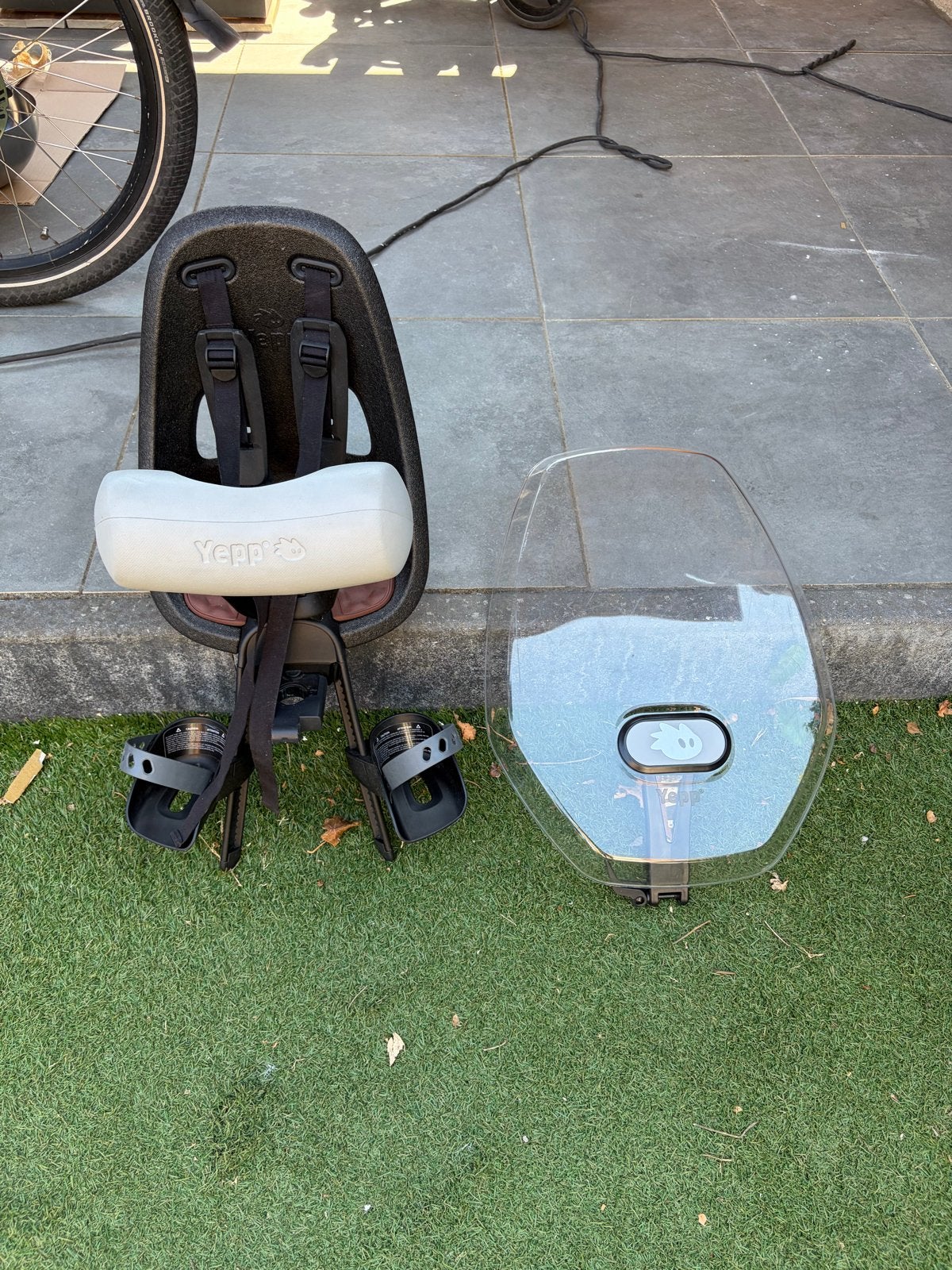 Thule Yepp Nexxt fietsstoel met windscherm, Fietsen en Brommers, Voorzitje, Ophalen of Verzenden, 0 t/m 13 kg, Gebruikt