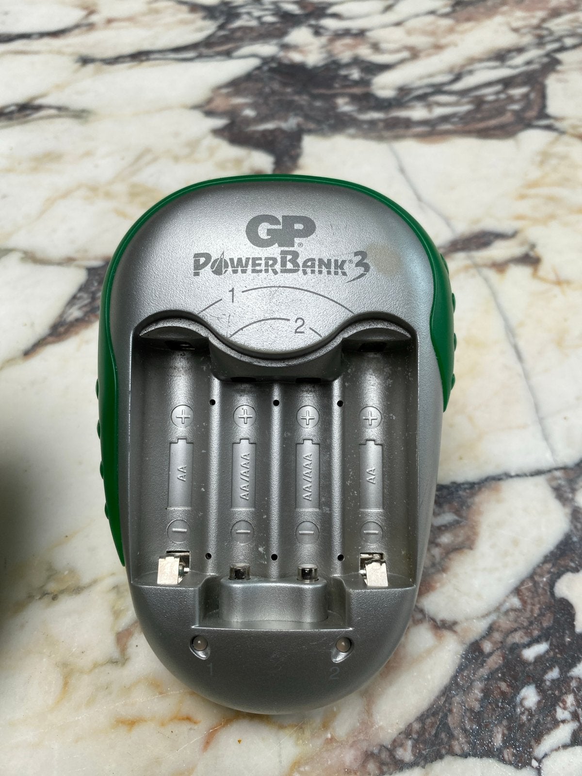 GP PowerBank 3 Oplader met 18x GP Oplaadbare Batterijen, Audio, Tv en Foto, Accu's en Batterijen, Ophalen of Verzenden, Gebruikt