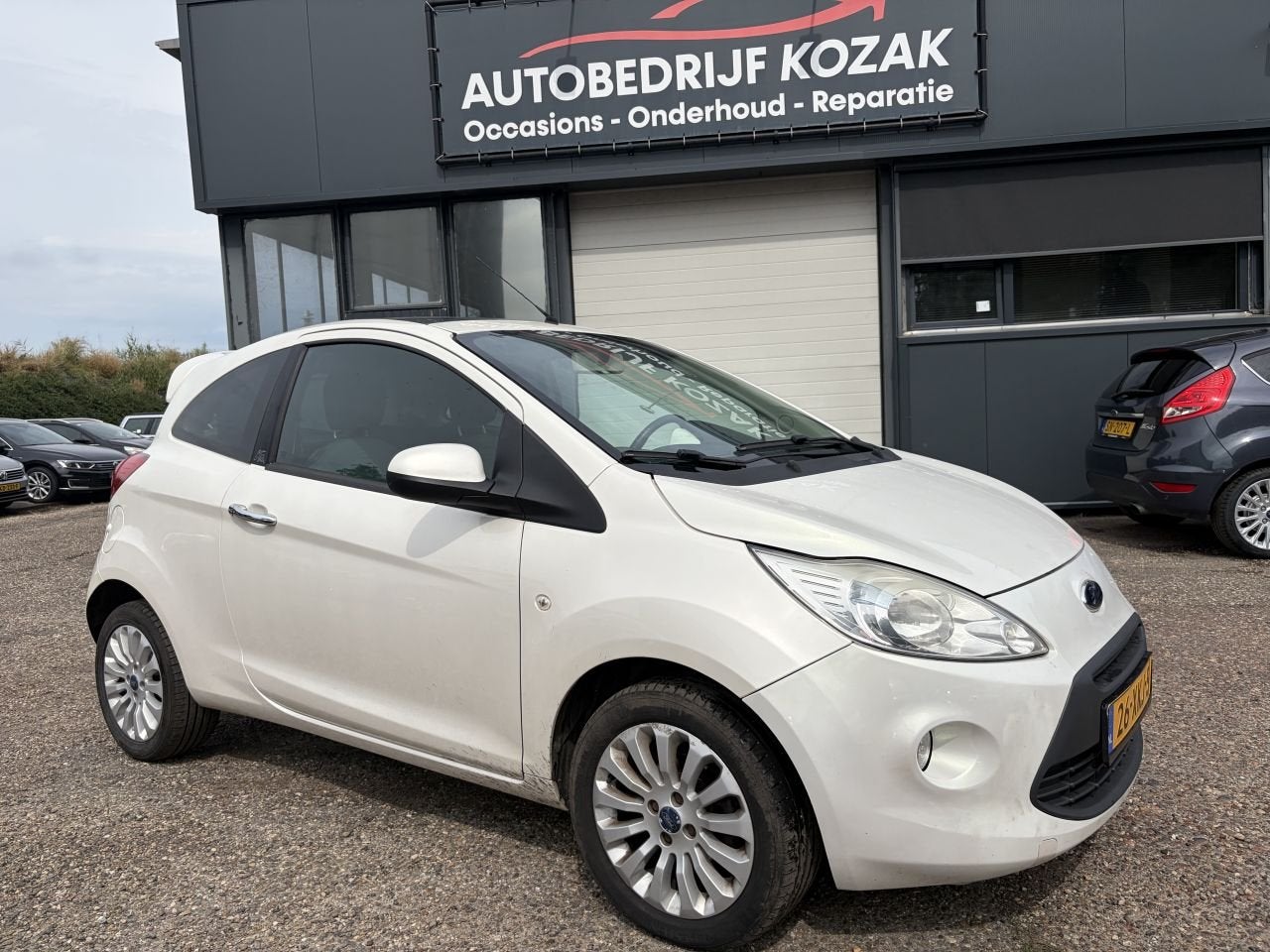 Ford Ka 1.2 Titanium X start/stop AIRCO PANORAMADAK, 1242 cc, Wit, Bedrijf, Handgeschakeld
