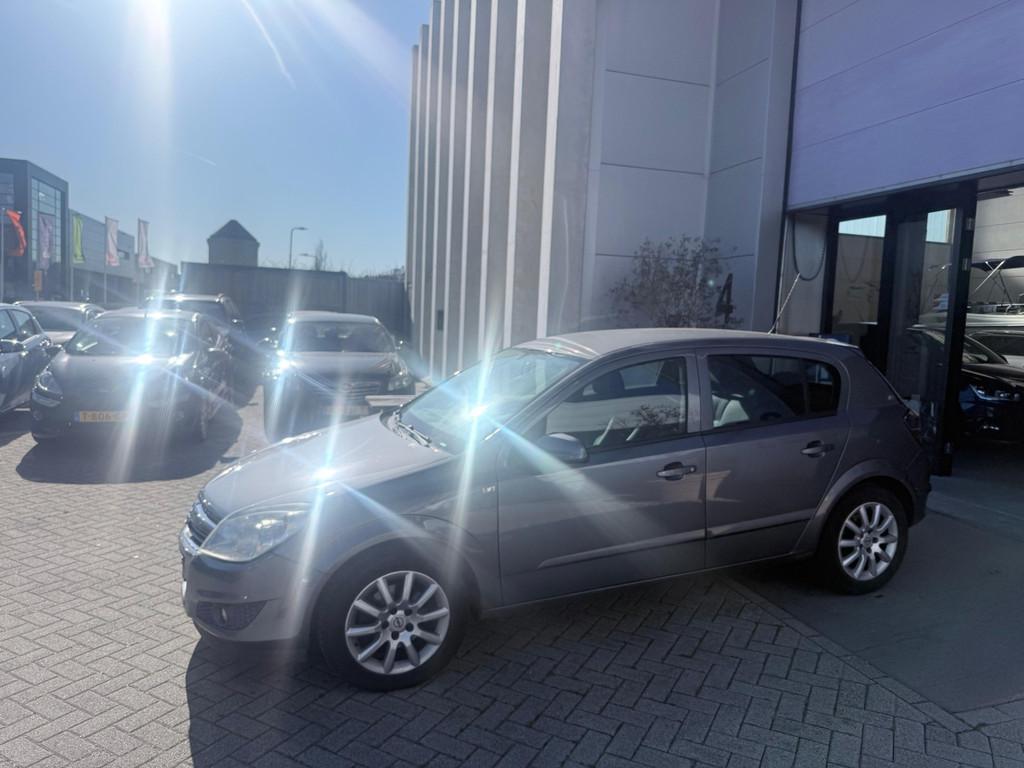Opel Astra 1.6 Temptation NETTE AUTO! AIRCO! CRUISE! INRUIL, Voorwielaandrijving, Gebruikt, Zwart, 4 cilinders