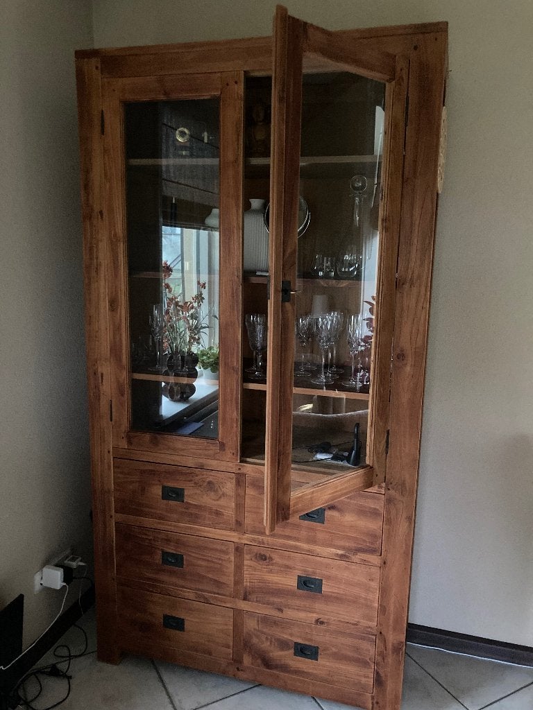 massief teak houten vitrinekast, Ophalen, Gebruikt, 100 tot 150 cm, 200 cm of meer