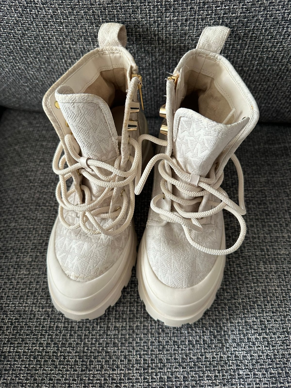Michael Kors laarzen maat 35.5, zo goed als nieuw, Kleding | Dames, Ophalen of Verzenden, Zo goed als nieuw, Beige, Lage of Enkellaarzen