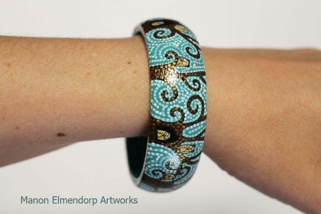 Unieke handbeschilderde armband “Forest of Owls” Maat Small, Antiek en Kunst, Hout, Ophalen of Verzenden, Groen, Overige typen
