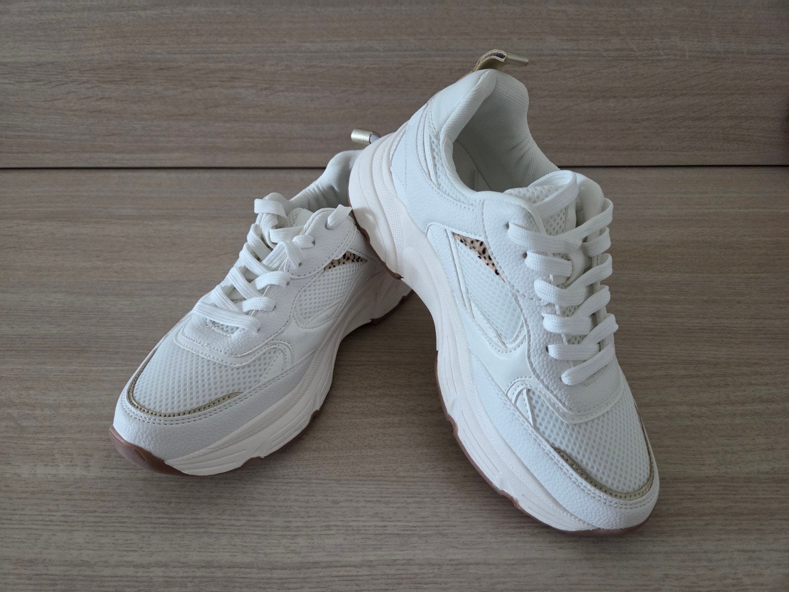 Splinternieuwe witte sneakers - Maat 40, Kleding | Dames, Schoenen, Wit, Nieuw, Ophalen of Verzenden, Sneakers of Gympen