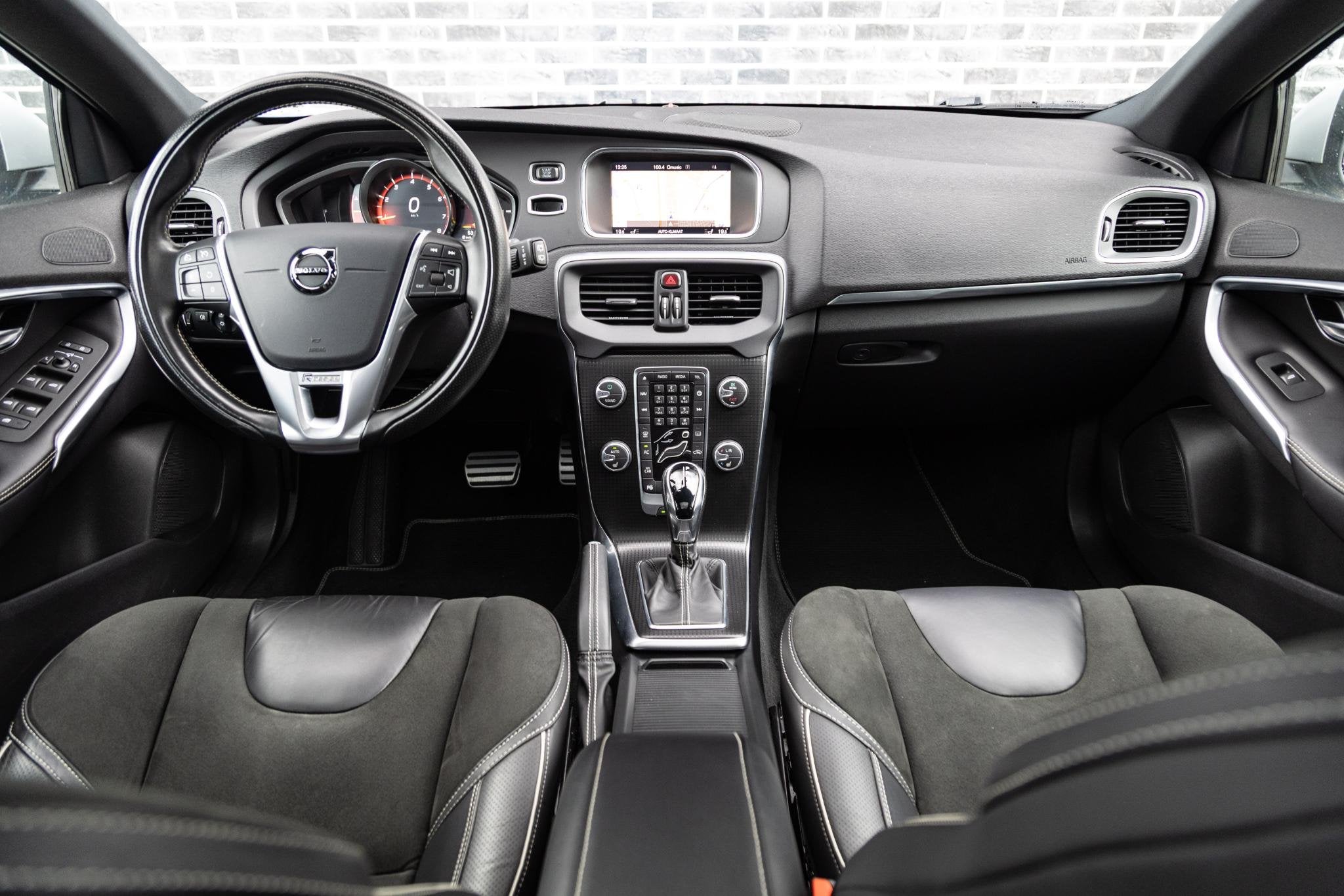 Volvo V40 1.5 T3 Polar+ Sport | R-Design | Panoramadak | Har, Euro 6, 4 cilinders, Blauw, Origineel Nederlands