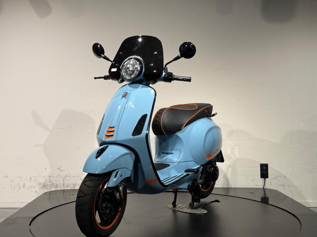 Vespa Primavera 80cc | Porsche Gulf Custom | 2021 | 6.000km, Fietsen en Brommers, Scooters | Vespa, Piaggio & C. SpA, Overige modellen