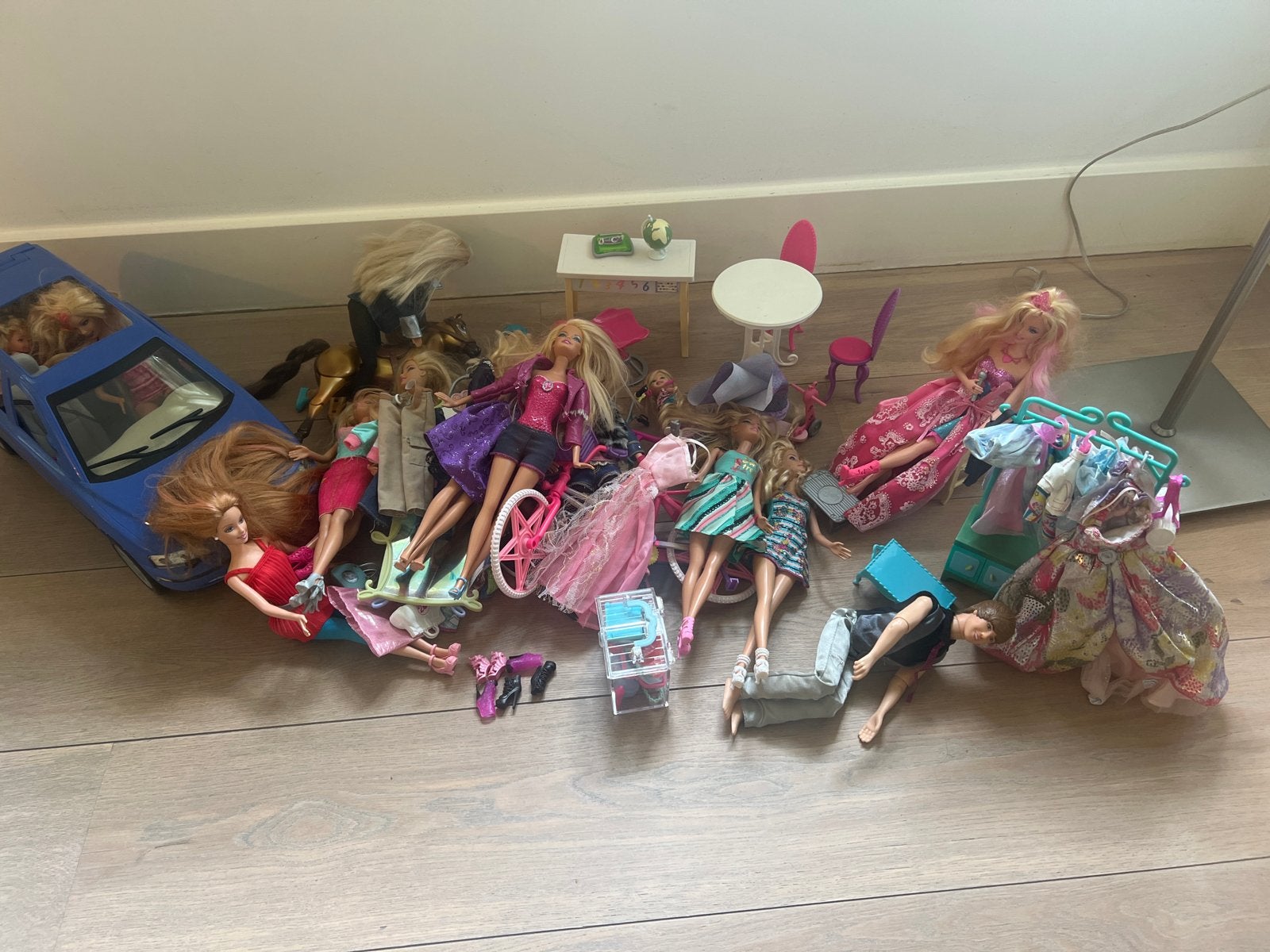 Grote Barbie set met auto, poppen en accessoires