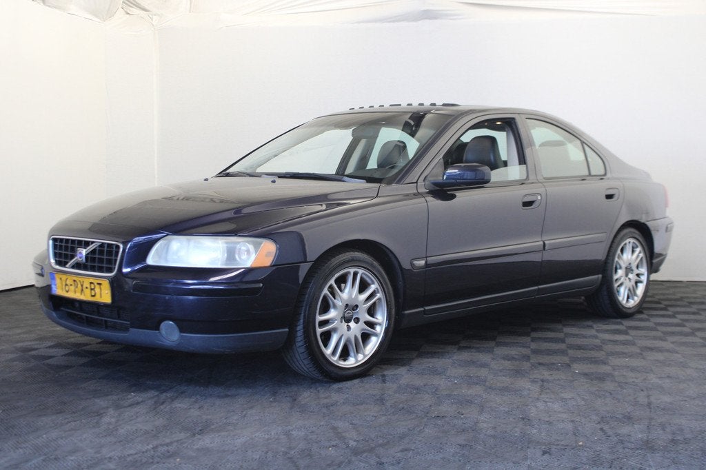Volvo S60 2.0T Momentum |Pano|Trekhaak| (bj 2005, automaat), Gebruikt, Zwart, 1984 cc, Bedrijf