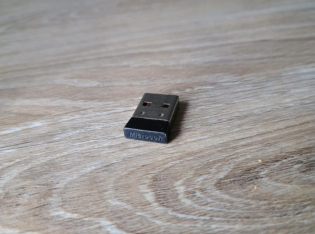 Microsoft arc touch mouse model 1428 usb dongle van 2010, Muis, Gebruikt, Ophalen of Verzenden, Draadloos