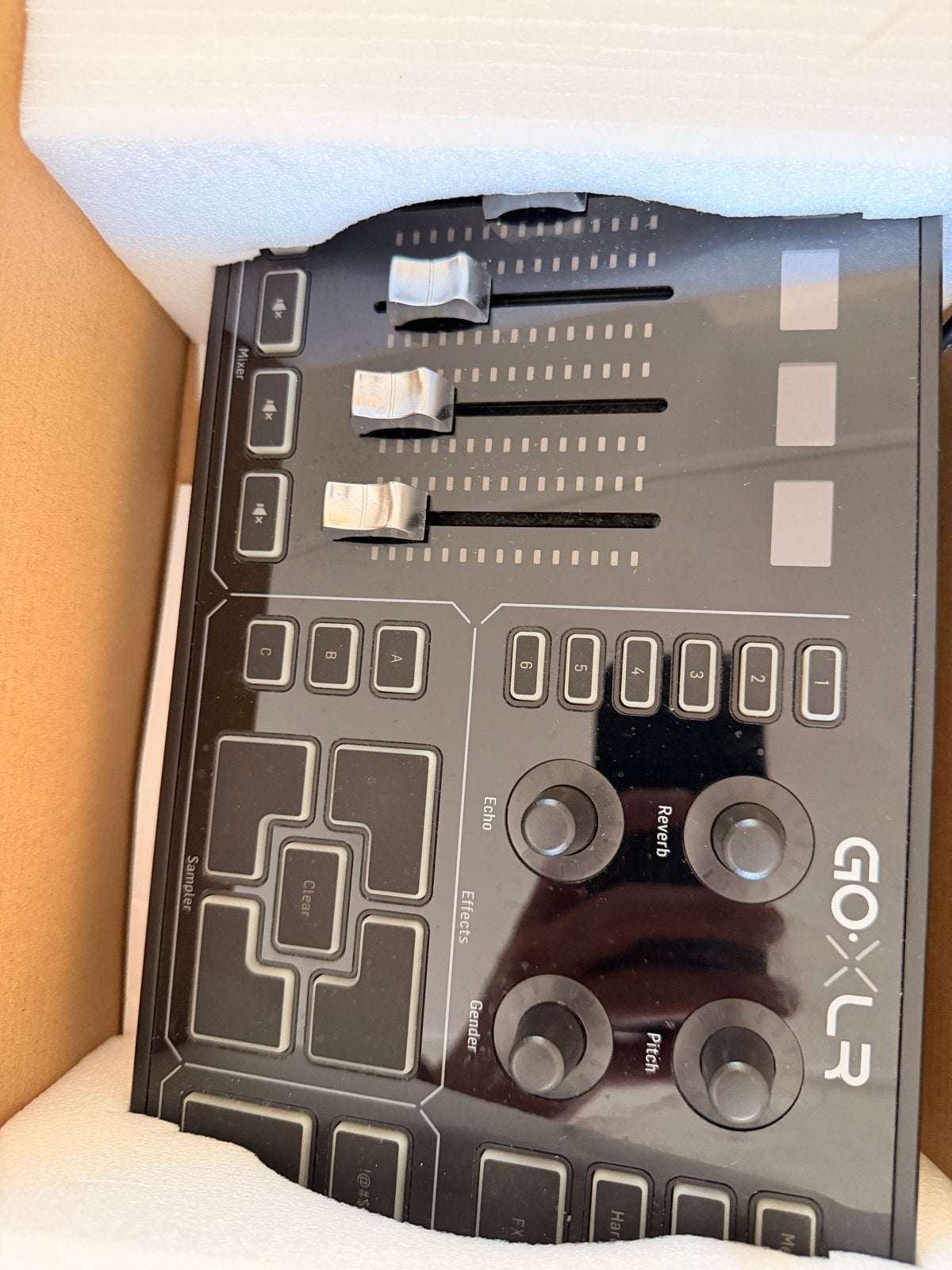 TC Helicon GoXLR Broadcast Mixer, Ophalen, Zo goed als nieuw, Minder dan 5 kanalen, Microfooningang
