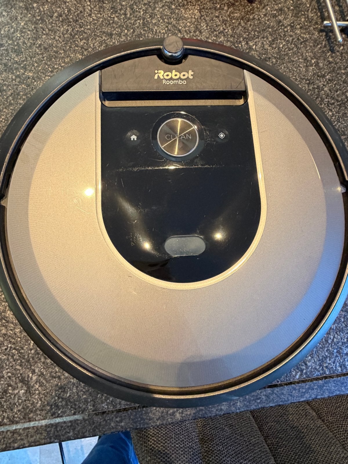 iRobot Roomba i7 Robotstofzuiger met laadstation, Witgoed en Apparatuur, Stofzuigers, Ophalen, Gebruikt, IRobot, Oplaadstation