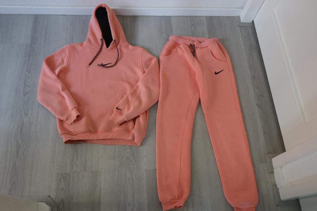 IZGS Nike traningspak 158 164, Kinderen en Baby's, Kinderkleding | Maat 164, Jongen of Meisje, Sport- of Zwemkleding, Ophalen of Verzenden