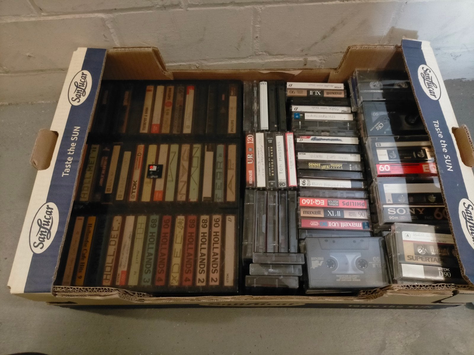 doos met 120 cassette bandjes, Ophalen of Verzenden, Gebruikt, Overige genres