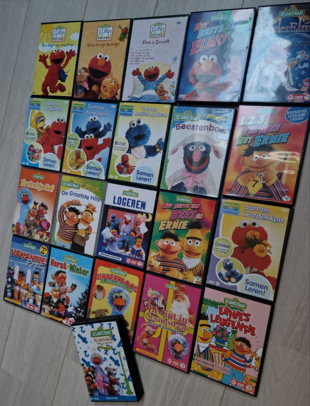 33 dvd's sesamstraat elmo bert en ernie jim henson muppets, Alle leeftijden, Ophalen of Verzenden, Gebruikt