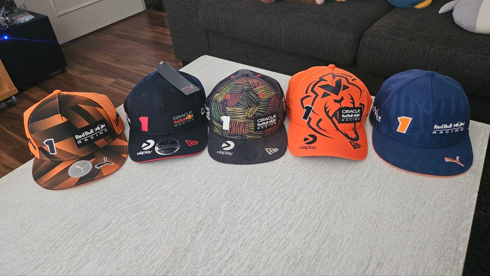 Max verstappen caps and pirelli cap, Verzamelen, Automerken, Motoren en Formule 1, Ophalen of Verzenden, Formule 1