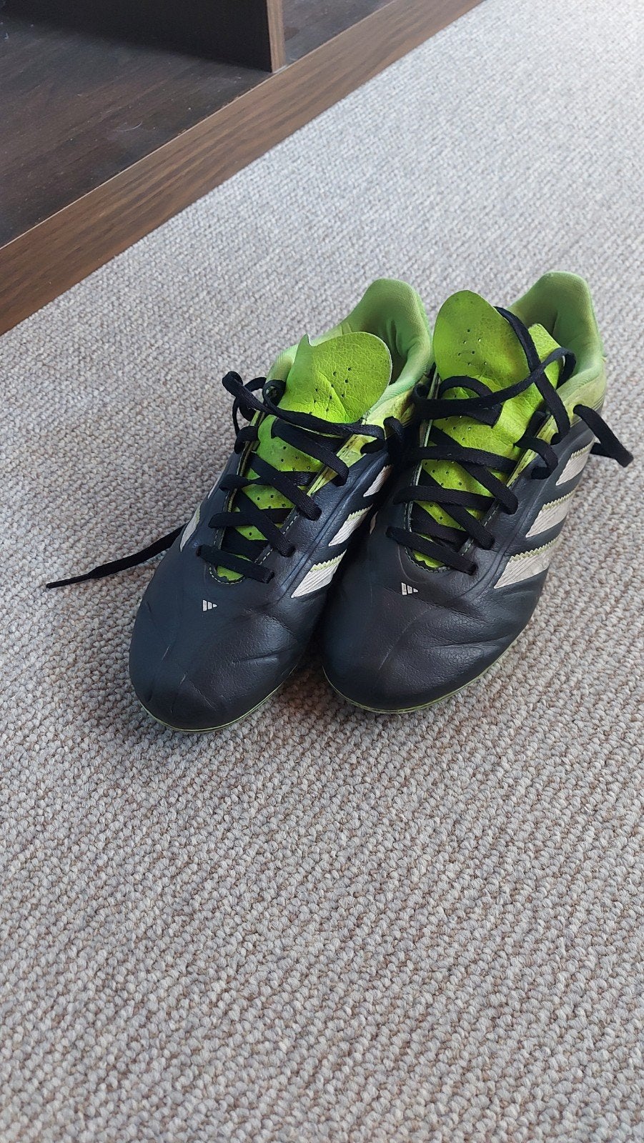 Adidas voetbalschoenen - Maat 35, Ophalen, Gebruikt