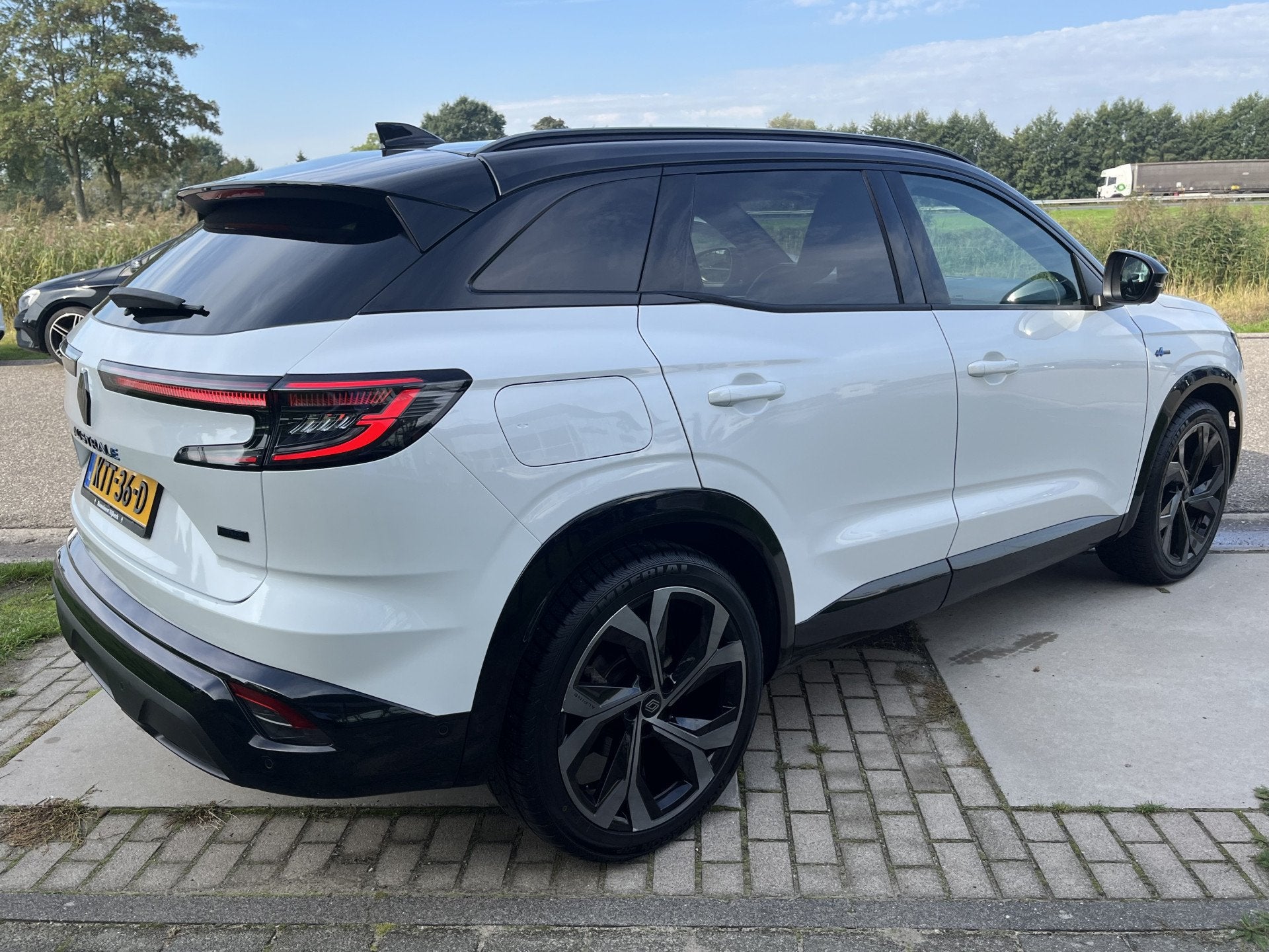 Renault Austral 1.2 E-Tech full hybrid 200PK iconic esprit A, Gebruikt, 1199 cc, Wit, 1492 kg