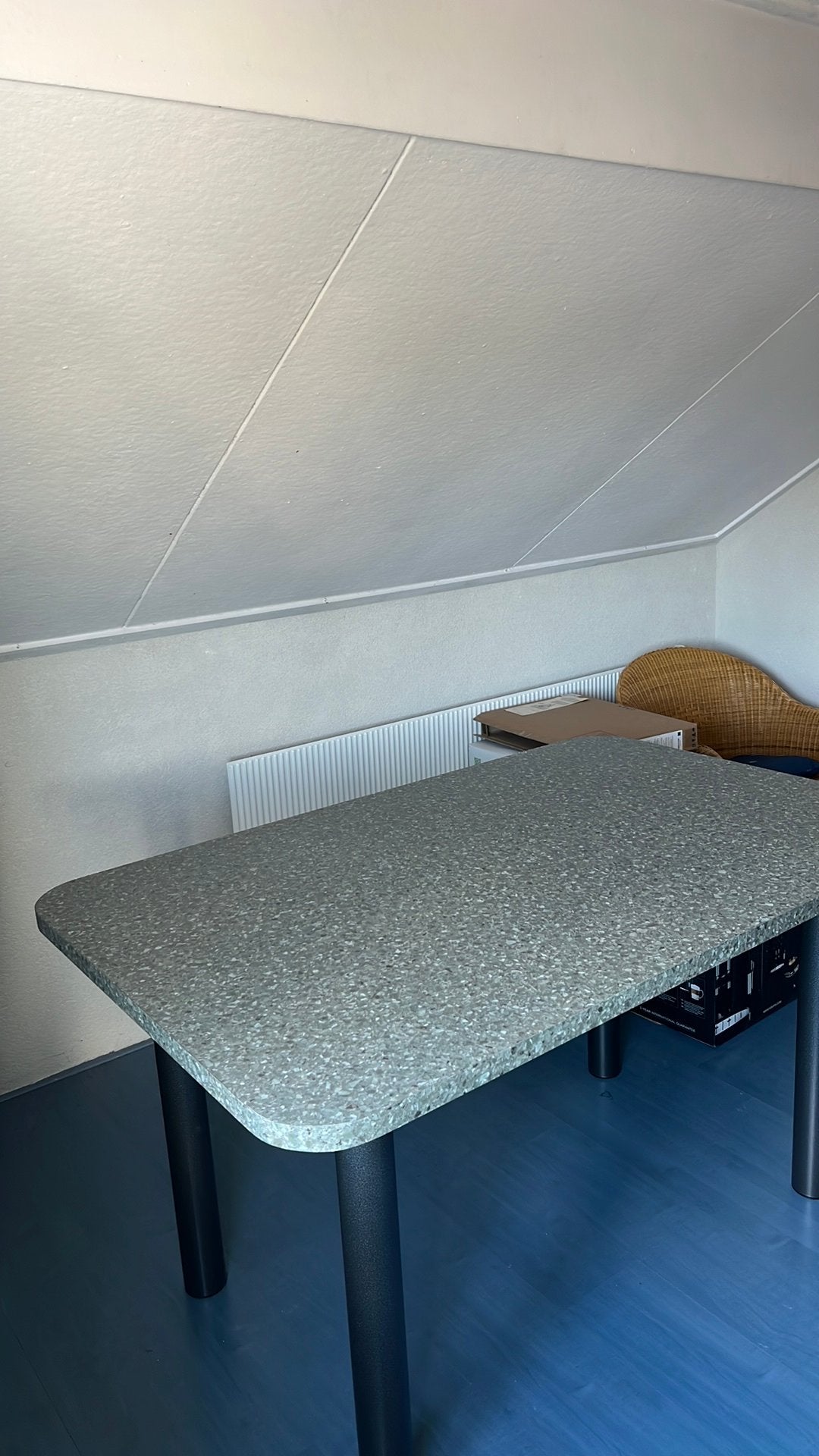 Robuuste stevige tafel 140x90, Huis en Inrichting, Tafels | Eettafels, Ophalen, Overige materialen, 100 tot 150 cm, 50 tot 100 cm