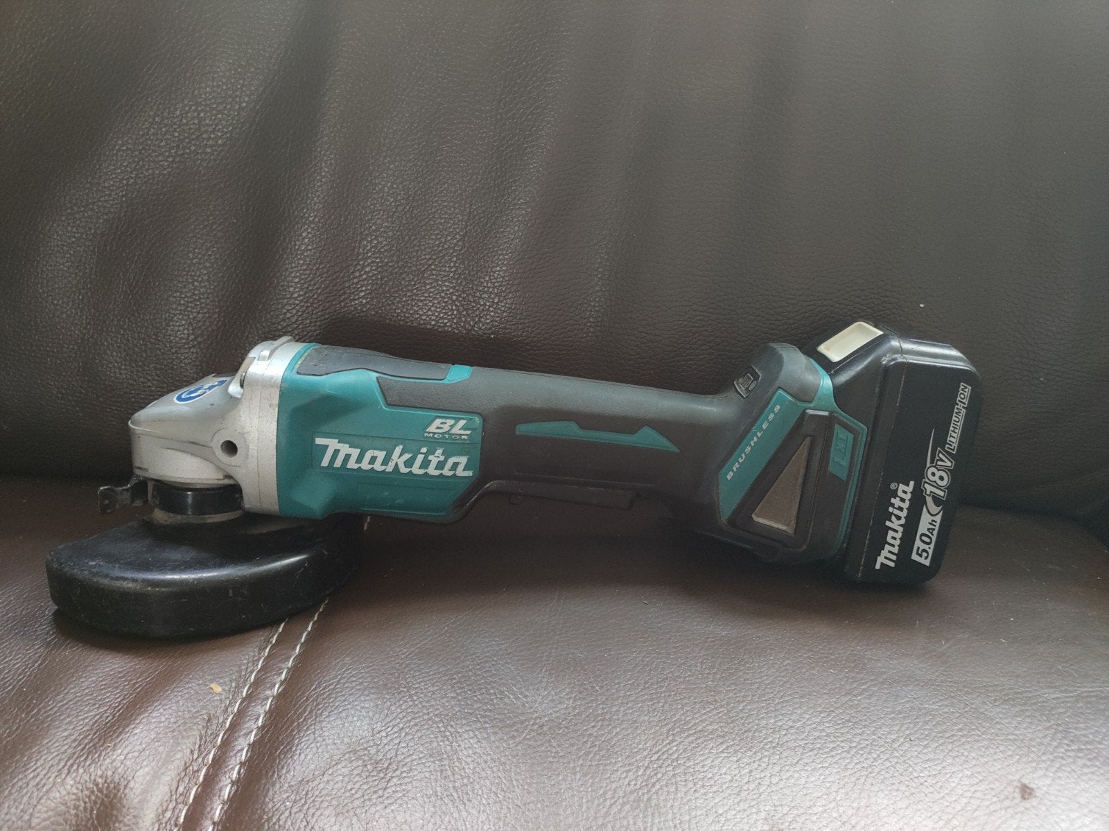 Makita DGA 505  Brushless slijptol met 5.0Ah accu., Ophalen of Verzenden, 1000 watt of meer, Haakse handslijpmachine
