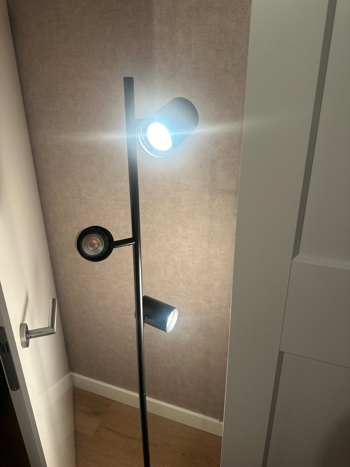 Ikea staande lamp met drie klik spotjes, Huis en Inrichting, Lampen | Vloerlampen, Ophalen of Verzenden, Zo goed als nieuw, 150 tot 200 cm