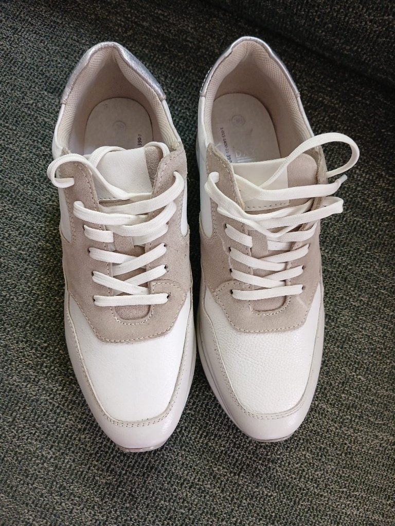 Two day schoenen maat 39, Kleding | Dames, Ophalen, Zo goed als nieuw, Sneakers of Gympen