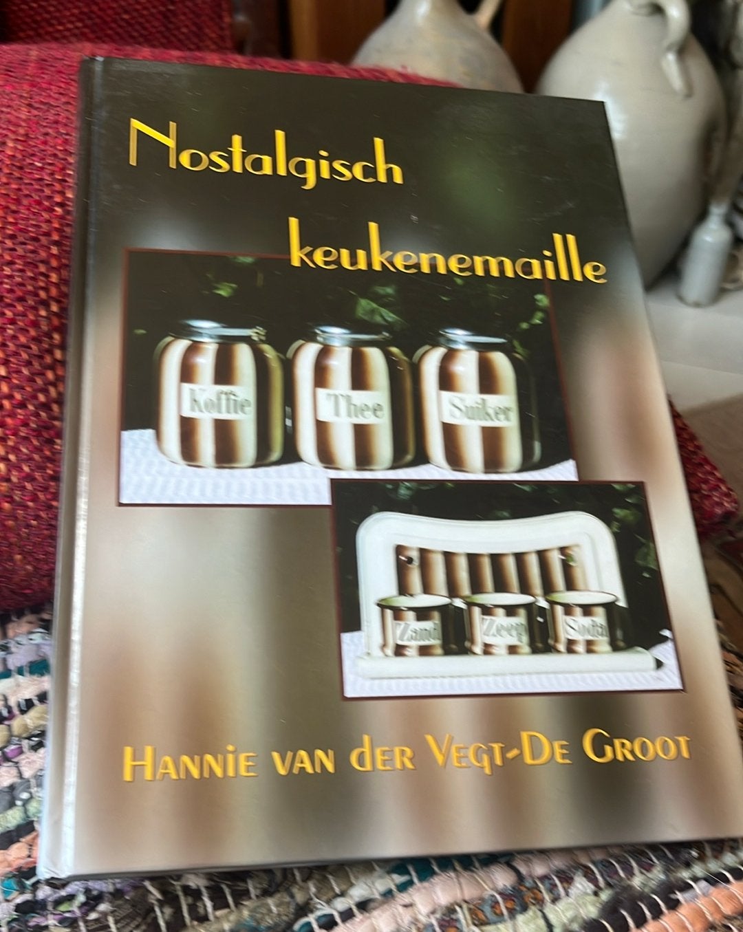 Prachtig Boek “Nostalgisch Keukenemaille”Hannie van der Vegt, Antiek en Kunst, Ophalen of Verzenden