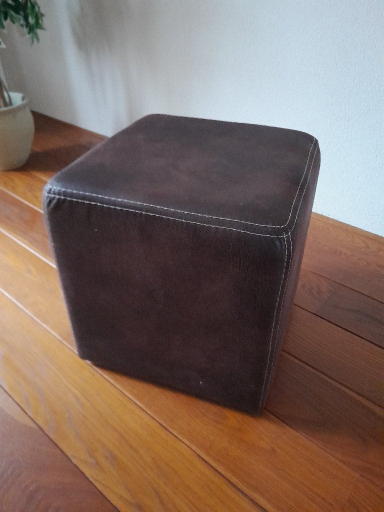 Te koop: hocker/poef met donkerbruine stoffen bekleding., Ophalen, Minder dan 50 cm, Klassiek, Vierkant