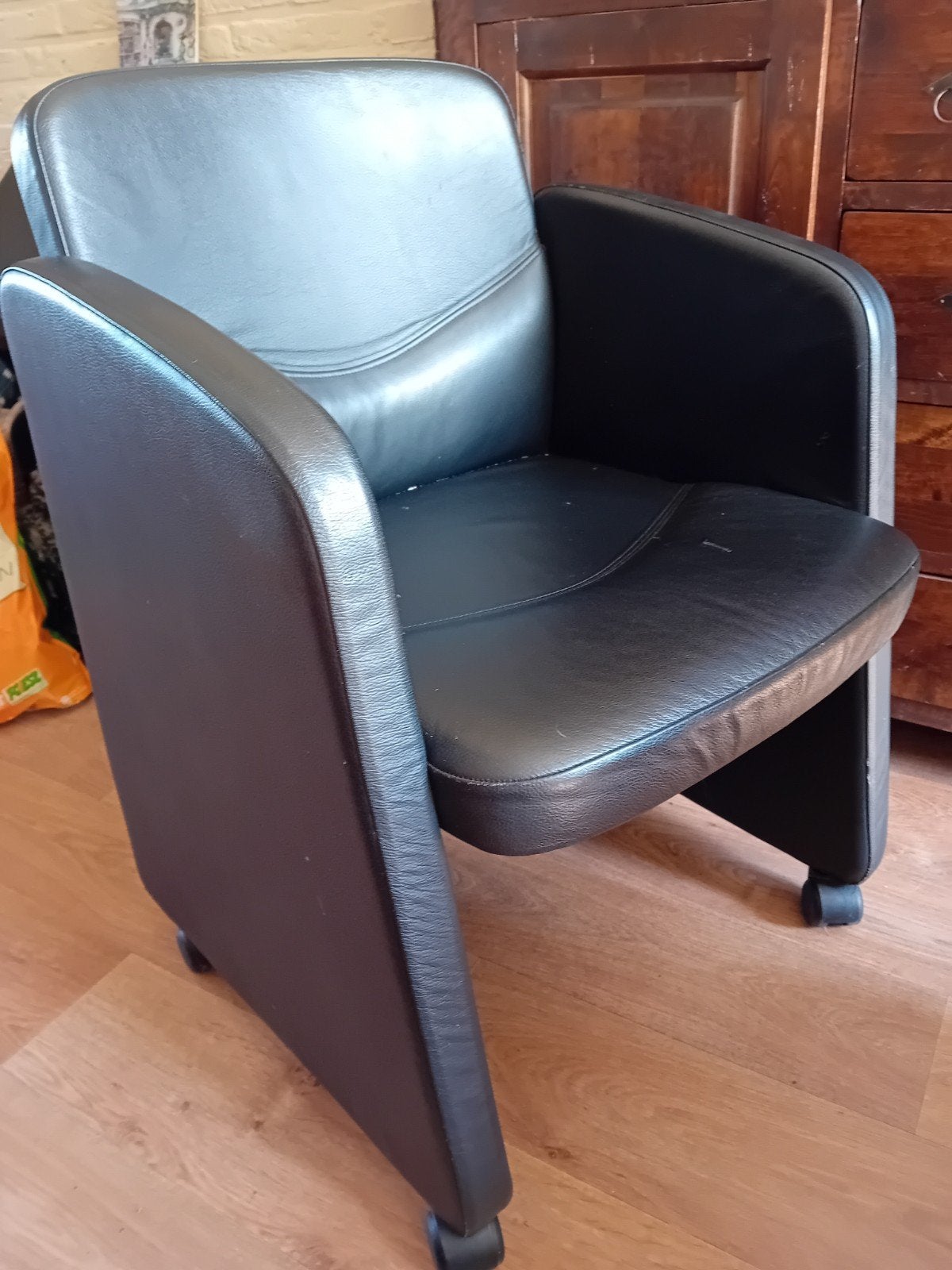4 eetkamer stoelen op wiletjes, Huis en Inrichting, Fauteuils, Ophalen, Gebruikt, Minder dan 75 cm, 50 tot 75 cm